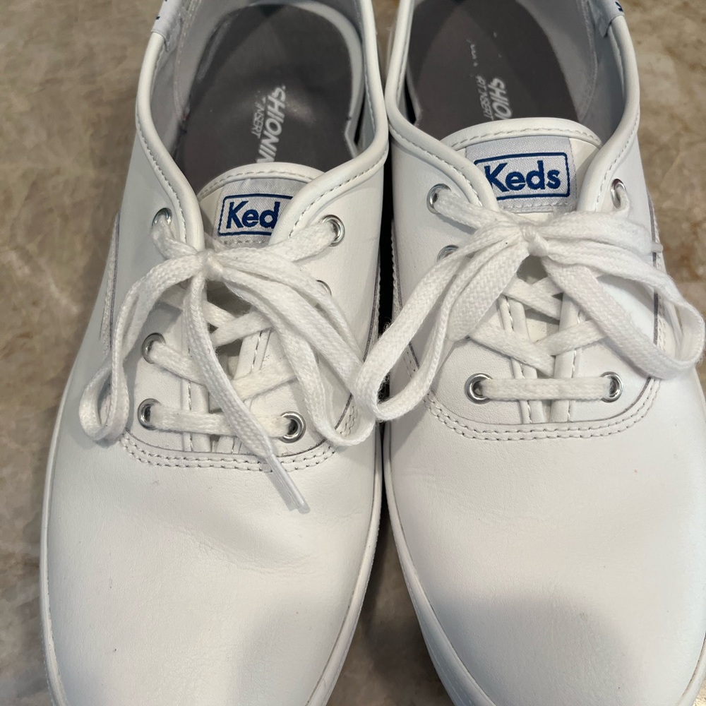 Keds White Women's Lesther like Sneakers. Size 10edium width
